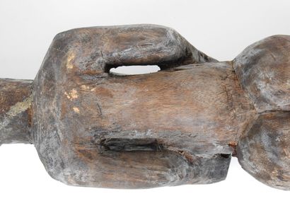 AFRIQUE. 
Sculpture en bois et métal à figure...