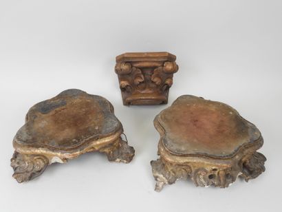 Deux socles en bois et stuc sculpté et doré,...