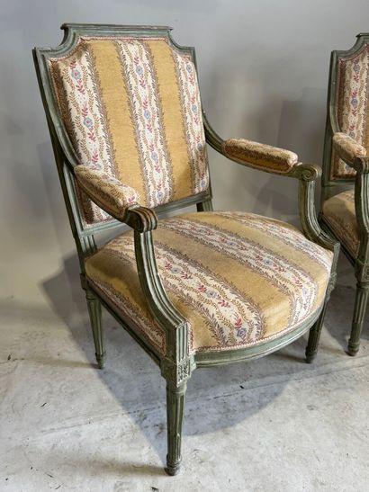 Deux fauteuils à la reine pouvant former...