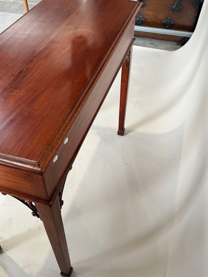 Console en bois teinté mouluré, ouvrant par...