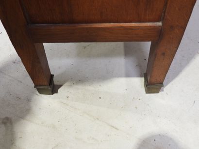 Petit meuble de rangement en bois, comportant...