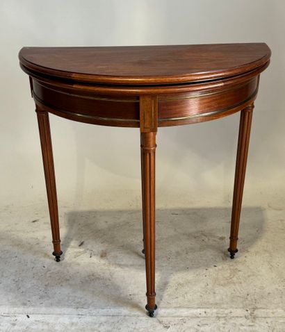 Table console demi-lune formant table à jeu,...