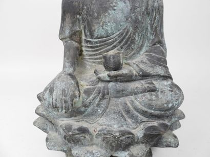 CHINE, XXe.
Bouddha assis sur un lotus. 
Sujet...