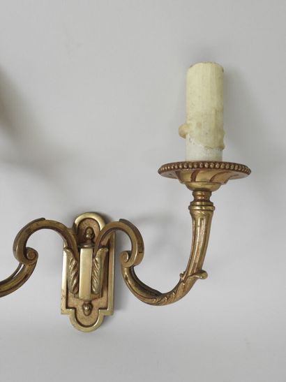 Paire d'appliques en bronze doré à deux bras...