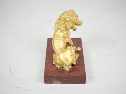 École française XIXe. 
Chien assis. 
Sculpture...