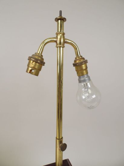 CHINE, XXe.
Pied de lampe en bronze et monture...