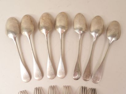Lot de 7 cuillères et 6 fourchettes en argent...