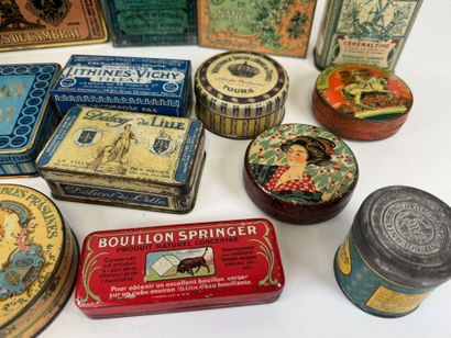 Collection de 28 boites publicitaires en...