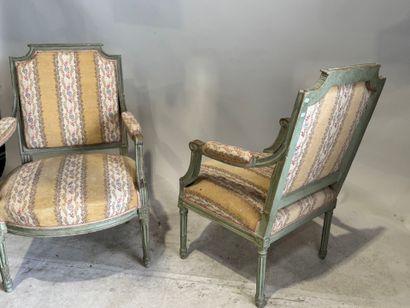 Deux fauteuils à la reine pouvant former...