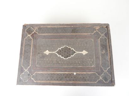 IRAN, XXe.
Coffret rectangulaire en bois...