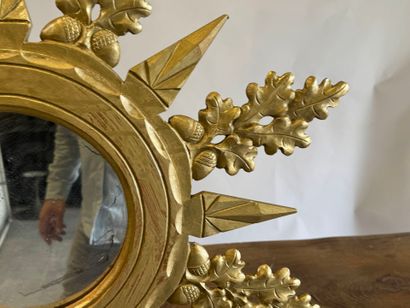 Circular view mirror in gilded wood, with...