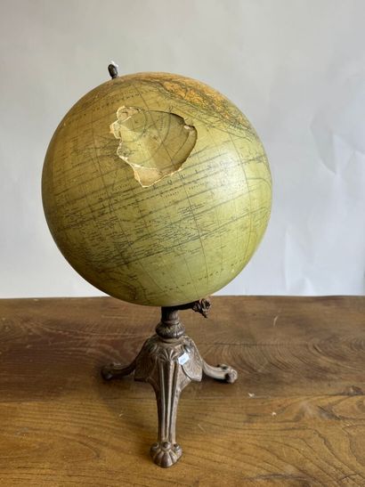 G.THOMAS in PARIS.
Lithographed paper globe...