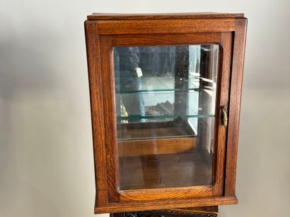Petite vitrine rectangulaire à poser en chêne...