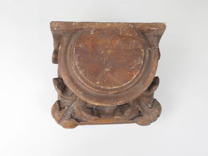 Deux socles en bois et stuc sculpté et doré,...