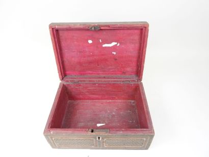 IRAN, XXe.
Coffret rectangulaire en bois...