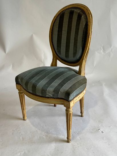 Chauffeuse in white lacquered wood, with...