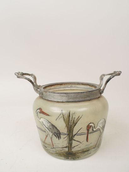 Pot à biscuits en verre émaillé à décor de...