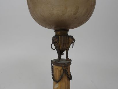 Pied de lampe à pétrole en bronze, la base...