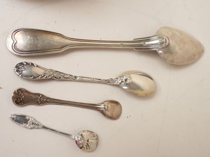 Lot en argent 950/1000e comprenant :
- un...