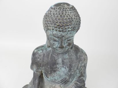 CHINE, XXe.
Bouddha assis sur un lotus. 
Sujet...