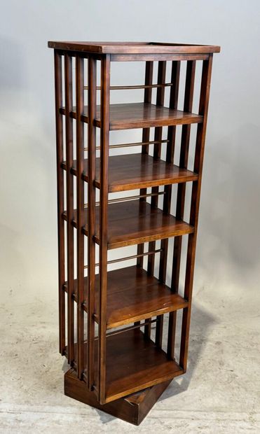 Bibliothèque tournante sur plinthe fixe à...