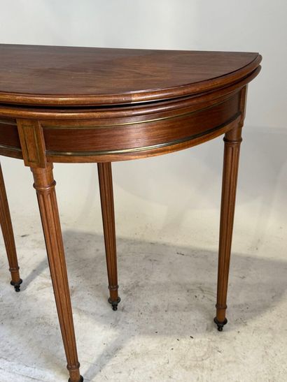 Table console demi-lune formant table à jeu,...