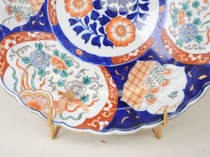 JAPON, fin XIXe.
Important plat en porcelaine...