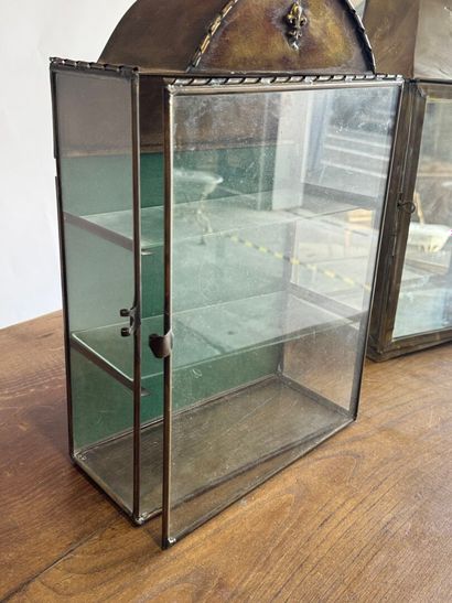Set comprising:
- a brass and glass display...