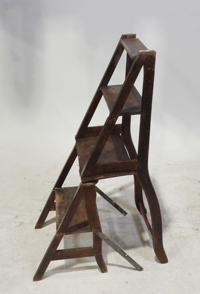 Chaise de bibliothèque pliante en bois formant...
