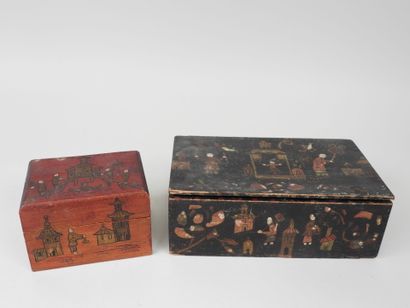 CHINE, XXe.
Deux boîtes en bois à décor polychrome...
