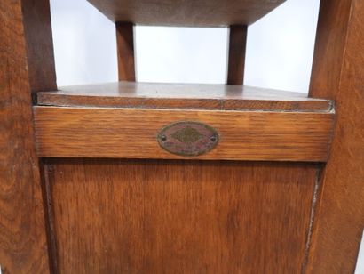 Petit meuble de rangement en bois, comportant...