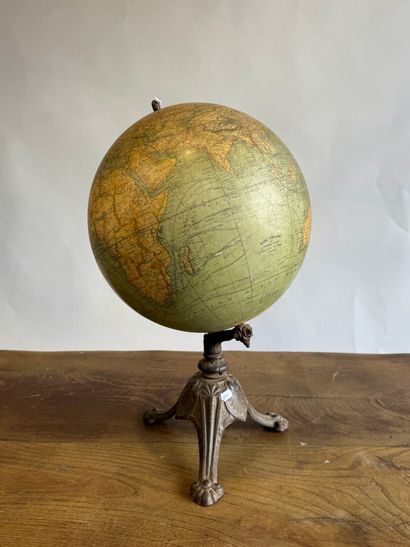 G.THOMAS in PARIS.
Lithographed paper globe...