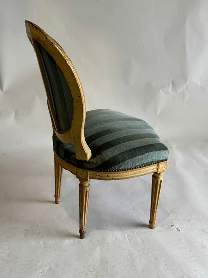 Chauffeuse in white lacquered wood, with...