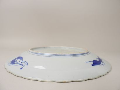 JAPON, fin XIXe.
Important plat en porcelaine...