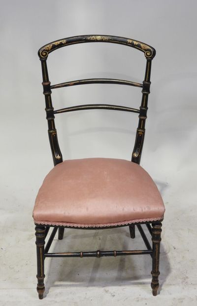 Chaise d'enfant en bois laqué noir à décor...