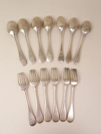 Lot de 7 cuillères et 6 fourchettes en argent...
