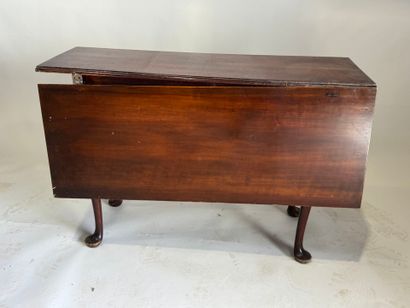 Table en acajou, le piétement 