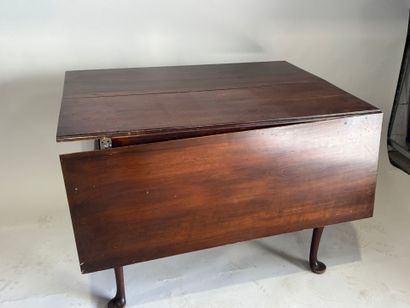 Table en acajou, le piétement 