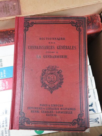 MILITARIA UNIFORMES 
16 vol. XXème formats...