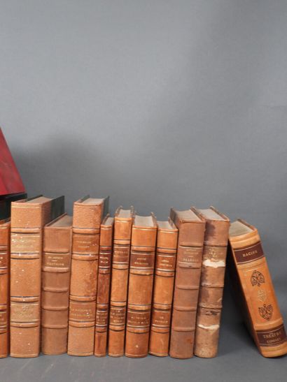 Approximately 32 volumes in 8mo or 12mo format,...