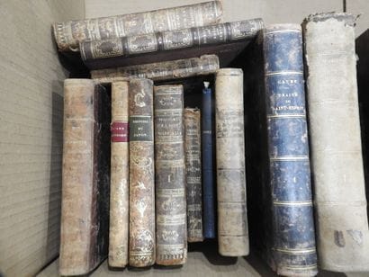RELIURE
Environ 20 volumes reliés XIXème...