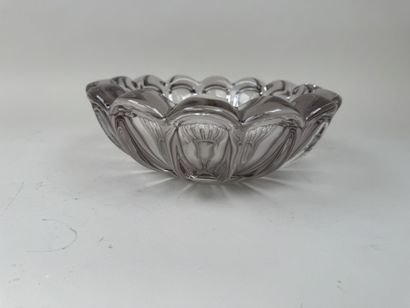 Coupe en verre moulé et pressé.
H. 10 cm.
D....