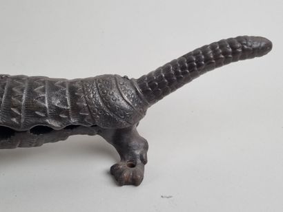 Mâche-bouchon figuratif LE TATOU
Rare représentation...