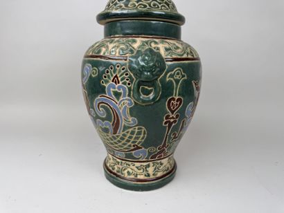 CHINE, XXe.
Potiche couverte en céramique...