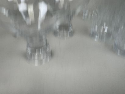 Série de 12 verres gobelets en cristal à...