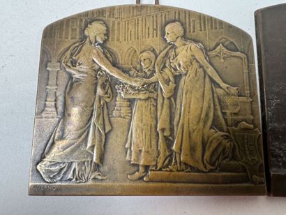 Lot de médailles en bronze et bronze argent...