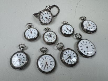 Collection de 9 montres de col en argent...