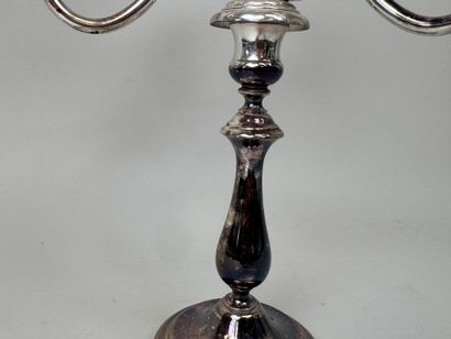 CHRISTOFLE.
Flambeau à 3 bras et 4 lumières...