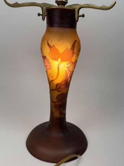 GALLE TIP.
Pied de lampe en verre multicouches...