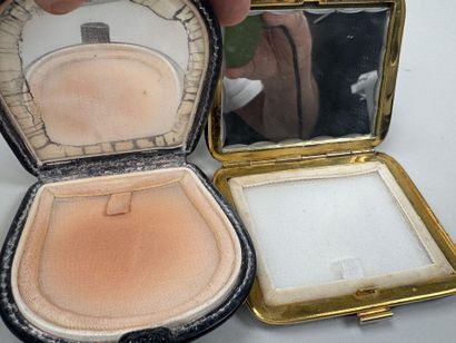 PACO RABANNE à Paris et PATRYS à Paris.
Rouge...